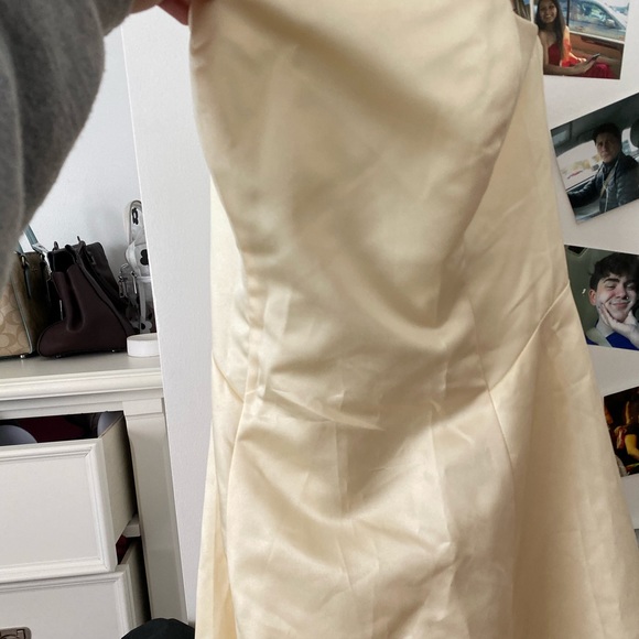 unbranded pastel yellow formal gown - Picture 2 of 6